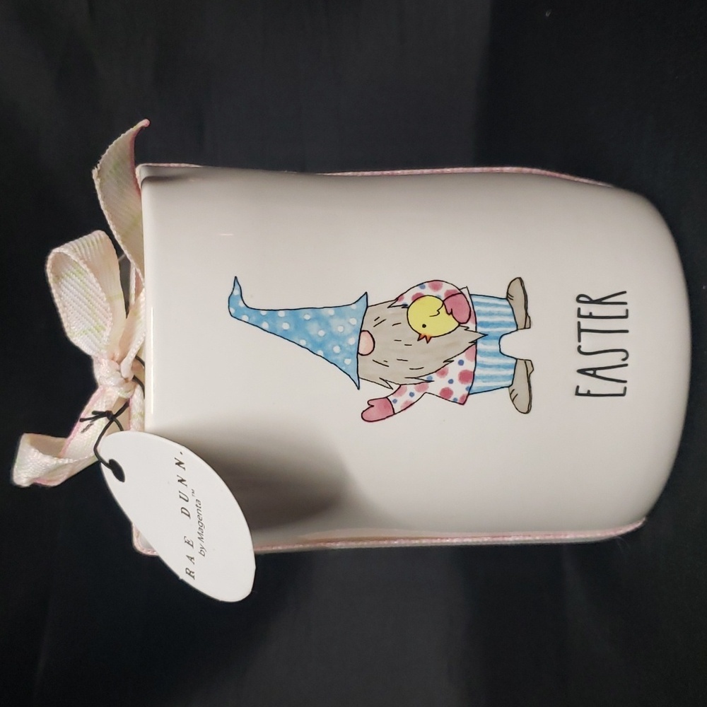 Rae Dunn by Magenta NWT Egg Hunt Scented Candle with Gnome and Chick Design